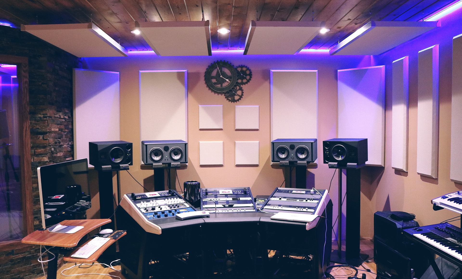 7 Famous Bedroom Producers And What To Copy From Their