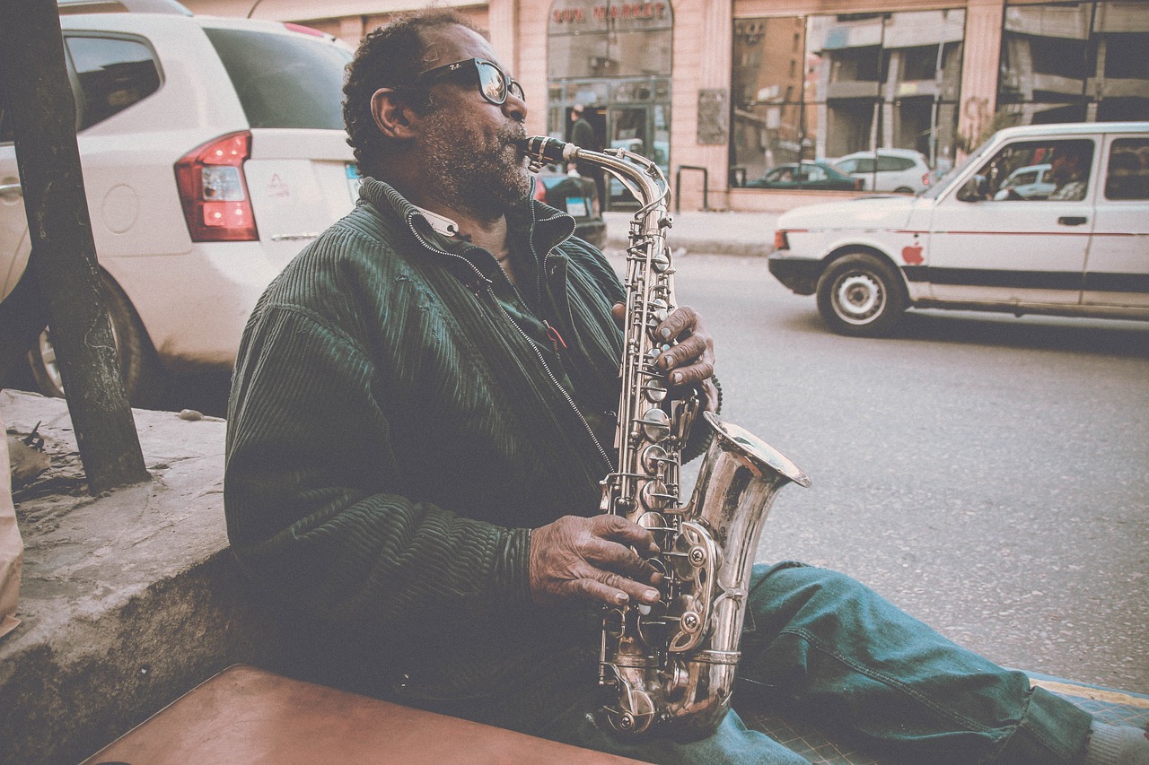 6 (Affordable) Best Small & Large Cities For Music Lovers & Artists To Live