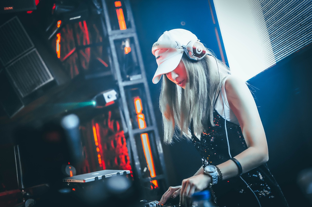 Submit Music To DJs, A&R, & Bloggers (Who Actually Want Your Submissions)